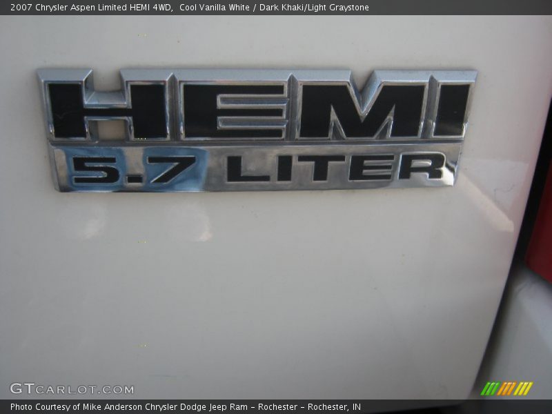Cool Vanilla White / Dark Khaki/Light Graystone 2007 Chrysler Aspen Limited HEMI 4WD