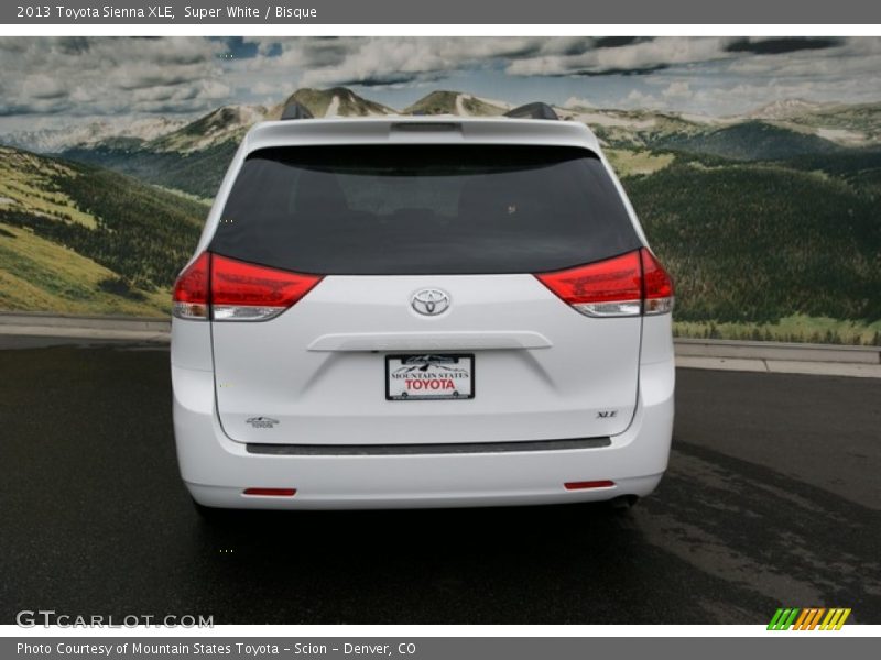 Super White / Bisque 2013 Toyota Sienna XLE