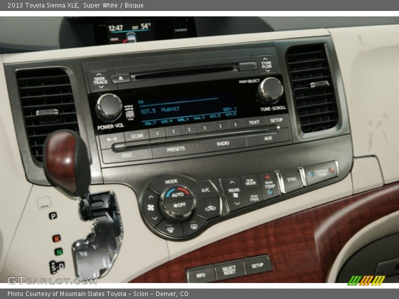 Super White / Bisque 2013 Toyota Sienna XLE
