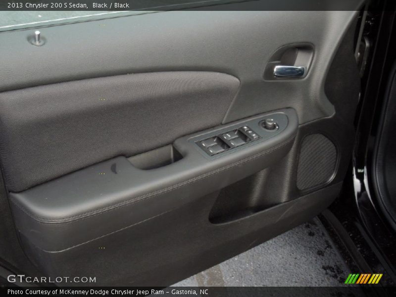 Black / Black 2013 Chrysler 200 S Sedan