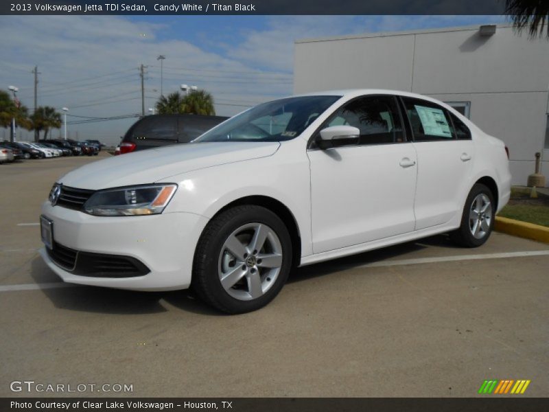 Candy White / Titan Black 2013 Volkswagen Jetta TDI Sedan
