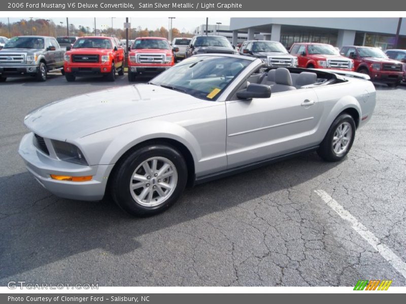 Front 3/4 View of 2006 Mustang V6 Deluxe Convertible