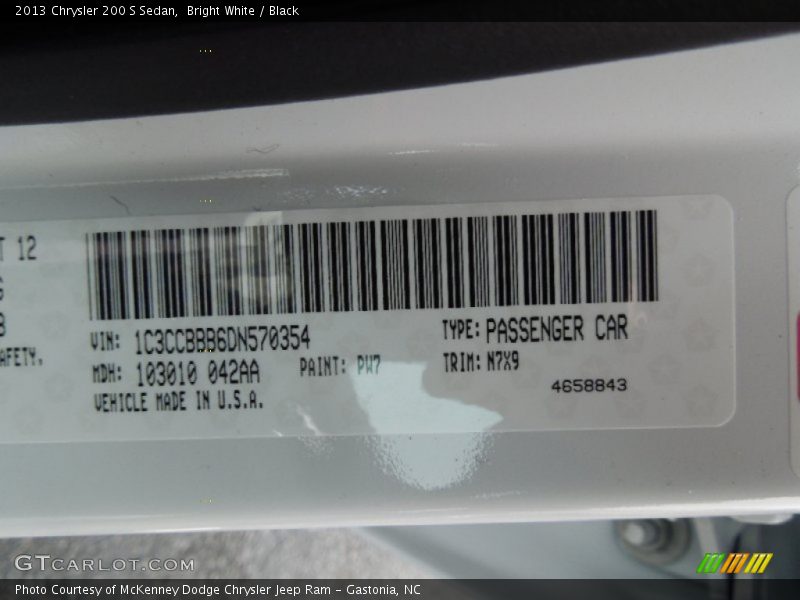 Bright White / Black 2013 Chrysler 200 S Sedan