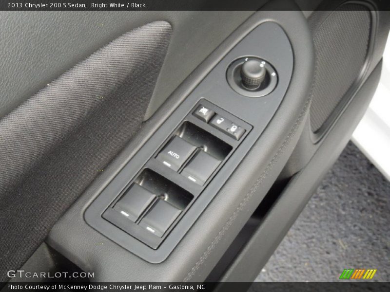 Bright White / Black 2013 Chrysler 200 S Sedan