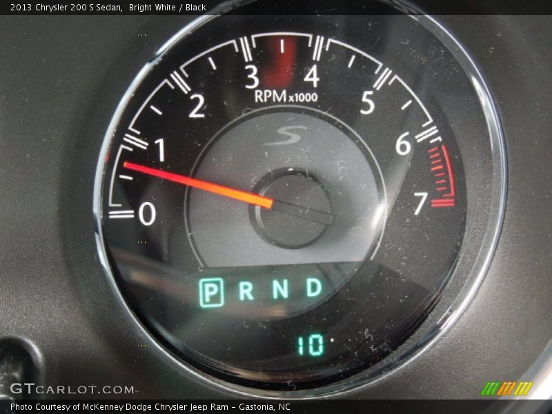 Bright White / Black 2013 Chrysler 200 S Sedan