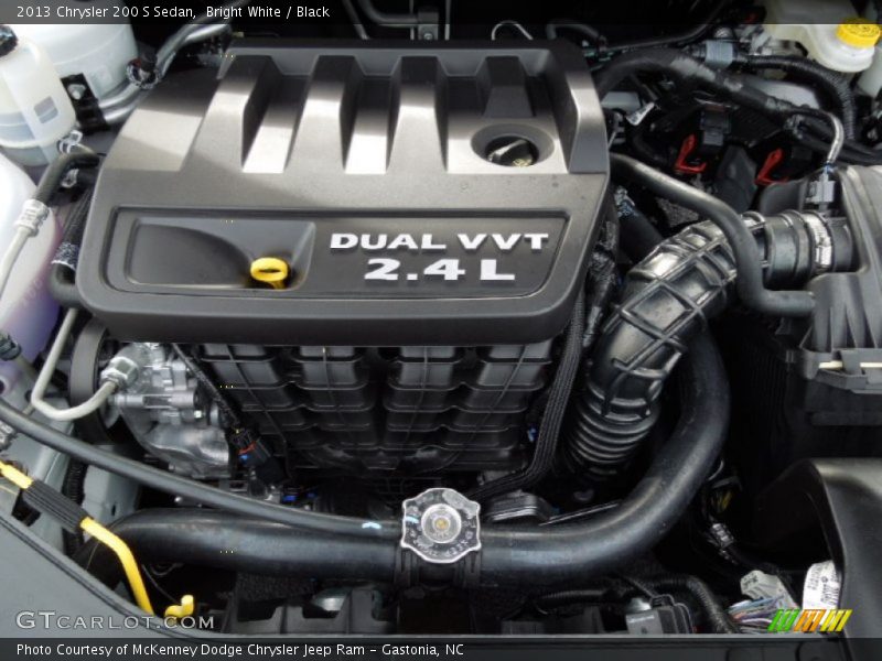 Bright White / Black 2013 Chrysler 200 S Sedan
