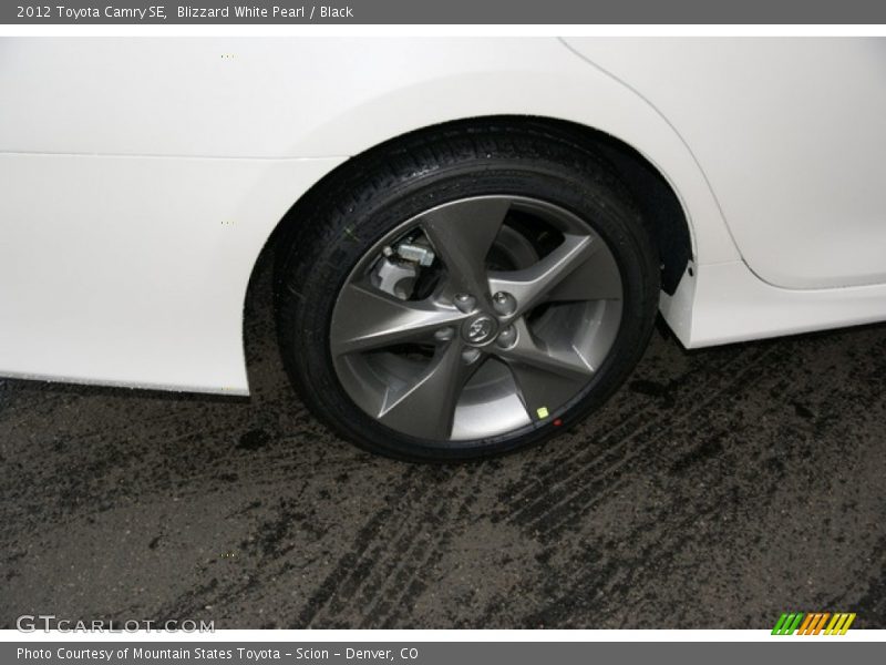 Blizzard White Pearl / Black 2012 Toyota Camry SE