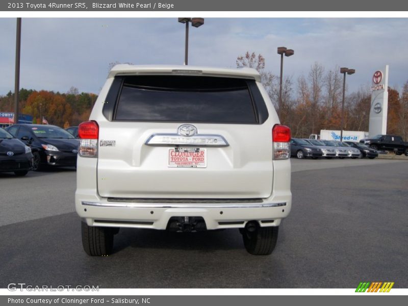 Blizzard White Pearl / Beige 2013 Toyota 4Runner SR5