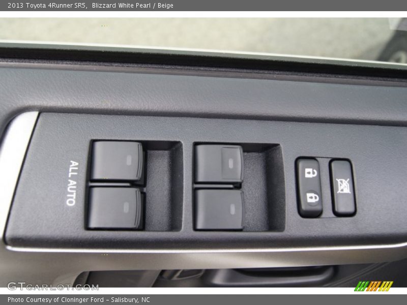 Blizzard White Pearl / Beige 2013 Toyota 4Runner SR5