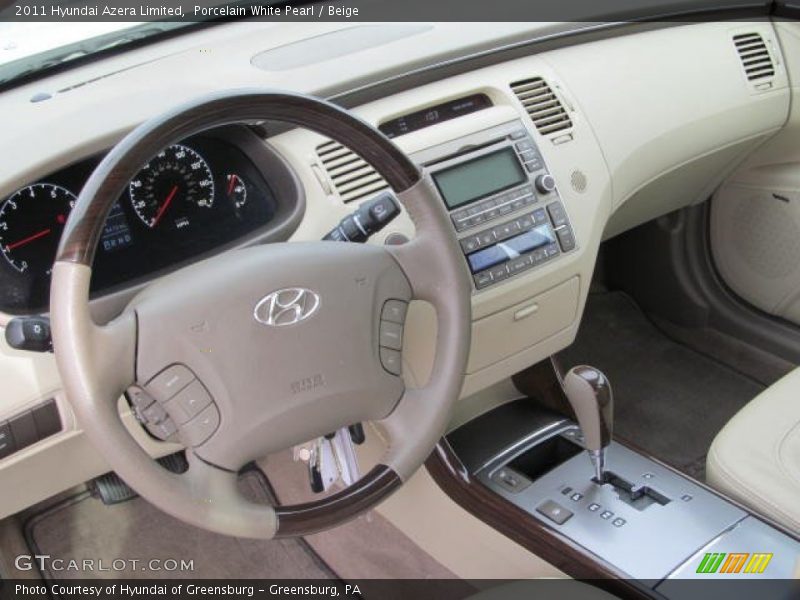 Dashboard of 2011 Azera Limited