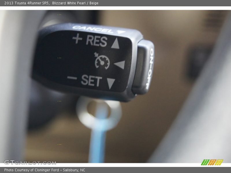 Blizzard White Pearl / Beige 2013 Toyota 4Runner SR5