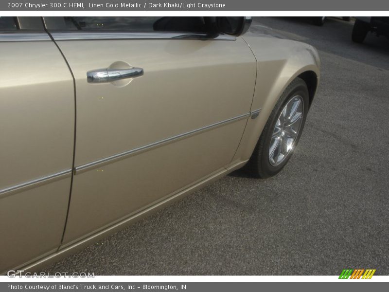 Linen Gold Metallic / Dark Khaki/Light Graystone 2007 Chrysler 300 C HEMI