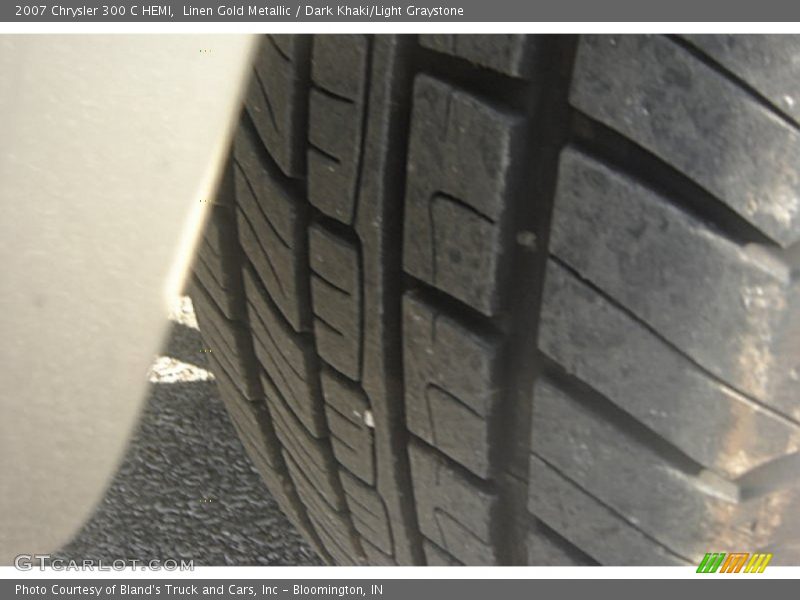 Linen Gold Metallic / Dark Khaki/Light Graystone 2007 Chrysler 300 C HEMI
