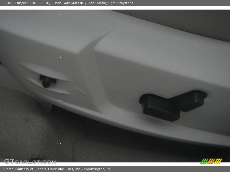 Linen Gold Metallic / Dark Khaki/Light Graystone 2007 Chrysler 300 C HEMI