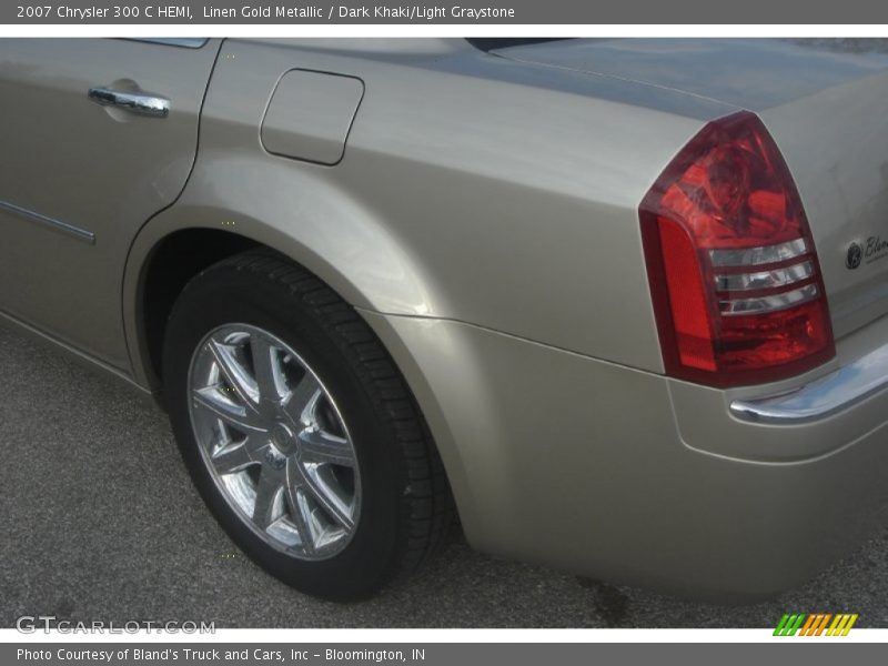Linen Gold Metallic / Dark Khaki/Light Graystone 2007 Chrysler 300 C HEMI