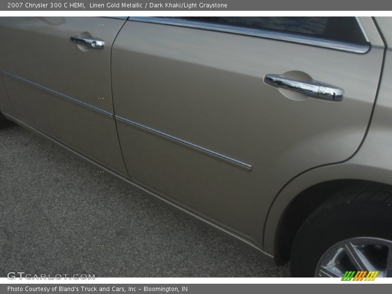 Linen Gold Metallic / Dark Khaki/Light Graystone 2007 Chrysler 300 C HEMI