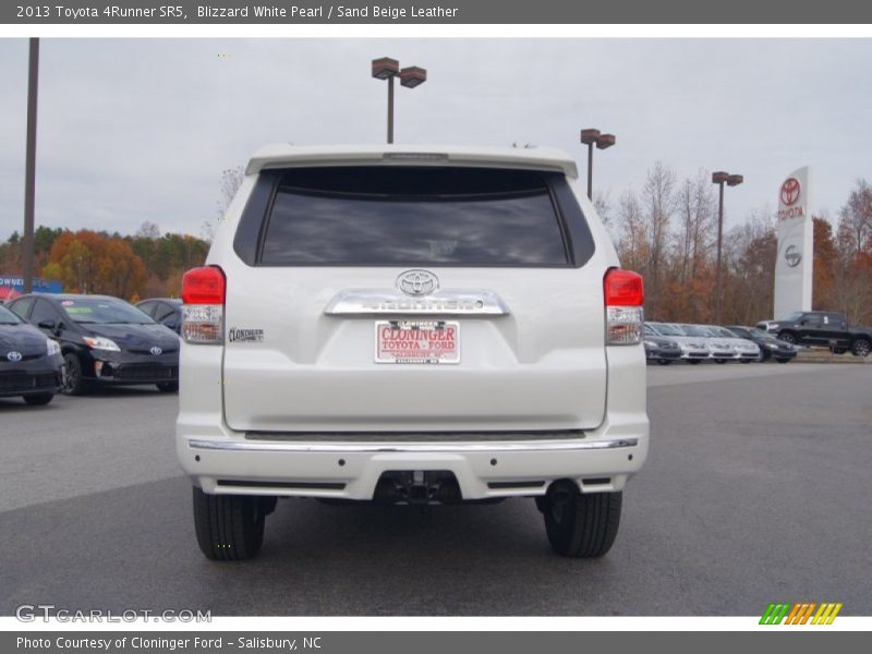 Blizzard White Pearl / Sand Beige Leather 2013 Toyota 4Runner SR5