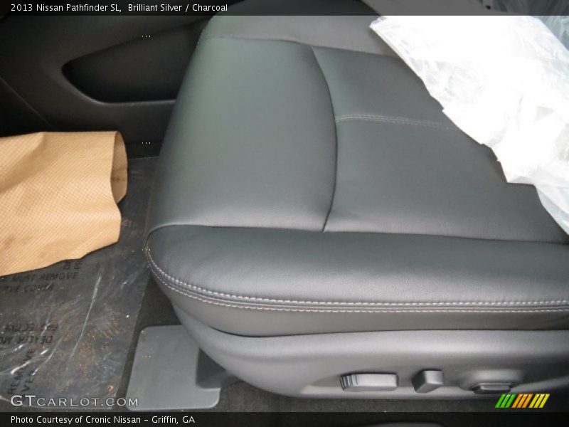 Brilliant Silver / Charcoal 2013 Nissan Pathfinder SL