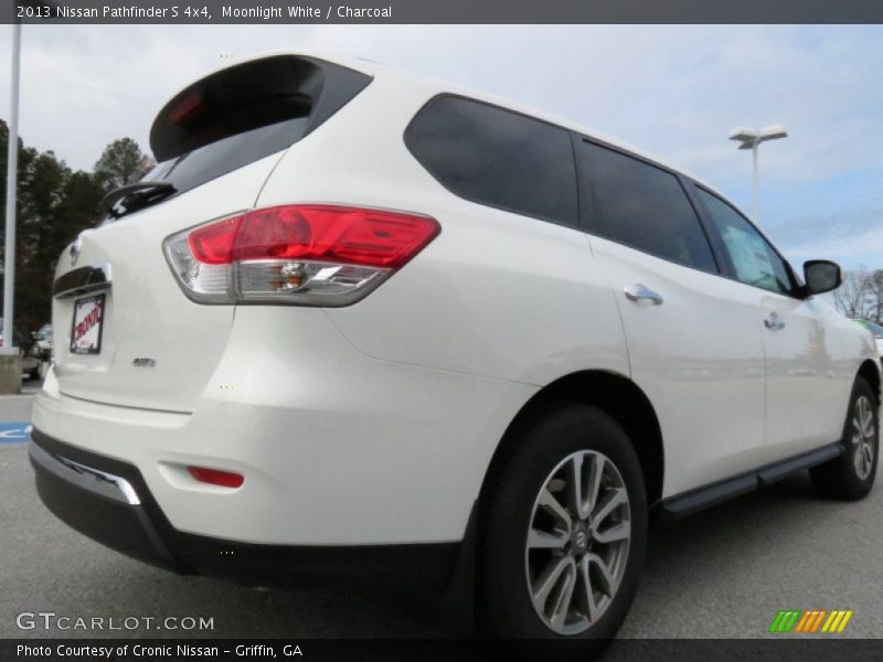 Moonlight White / Charcoal 2013 Nissan Pathfinder S 4x4