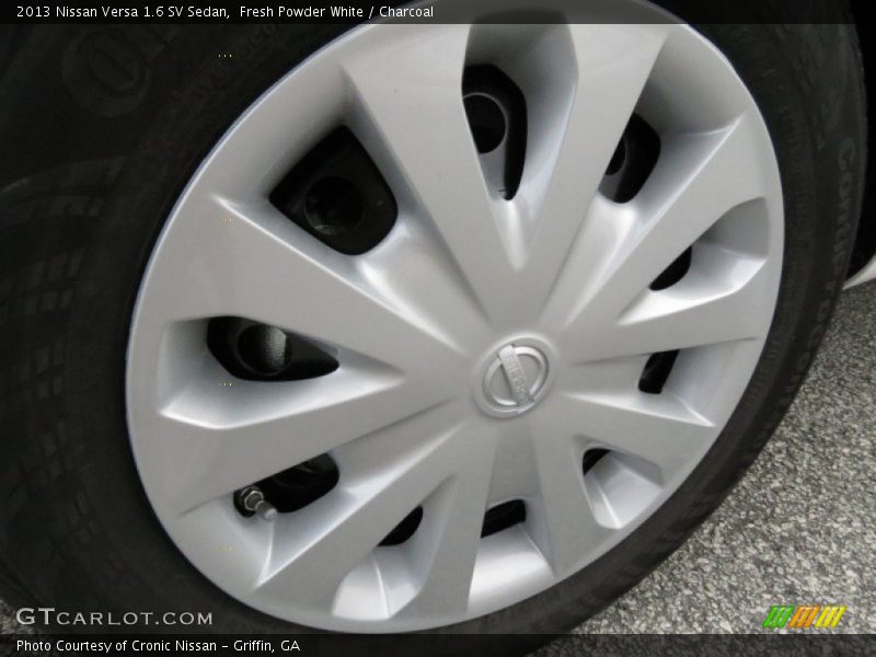 Fresh Powder White / Charcoal 2013 Nissan Versa 1.6 SV Sedan