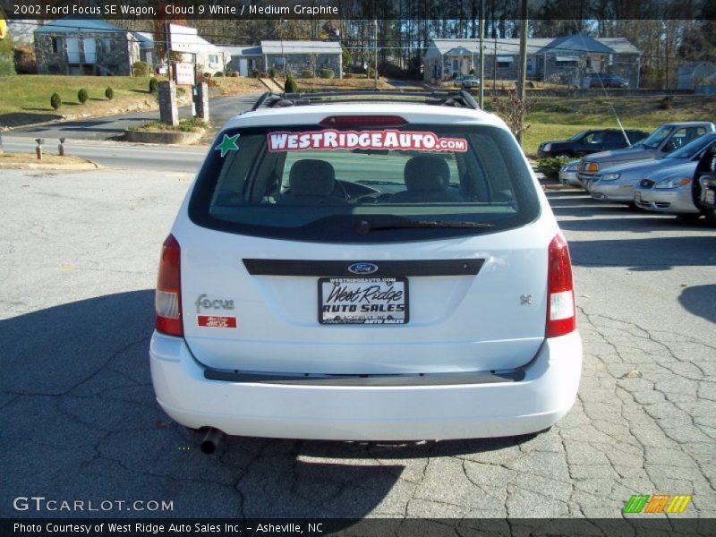 Cloud 9 White / Medium Graphite 2002 Ford Focus SE Wagon
