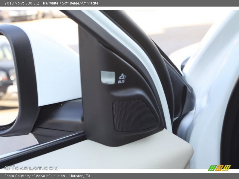 Ice White / Soft Beige/Anthracite 2013 Volvo S80 3.2