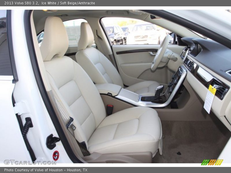Front Seat of 2013 S80 3.2