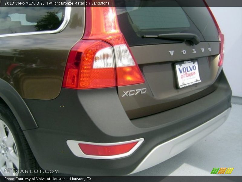 Twilight Bronze Metallic / Sandstone 2013 Volvo XC70 3.2