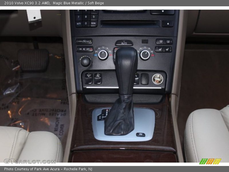 Magic Blue Metallic / Soft Beige 2010 Volvo XC90 3.2 AWD
