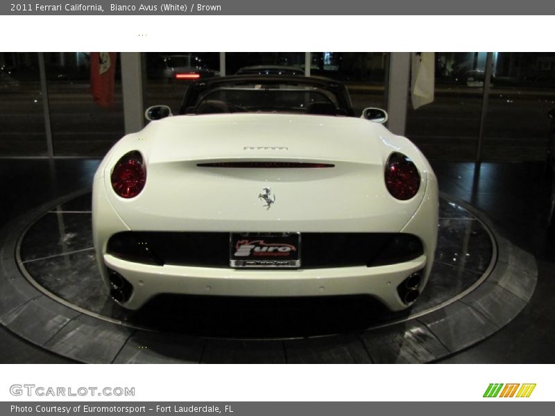 Bianco Avus (White) / Brown 2011 Ferrari California