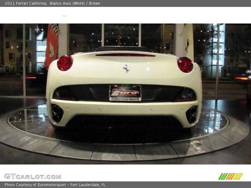 Bianco Avus (White) / Brown 2011 Ferrari California