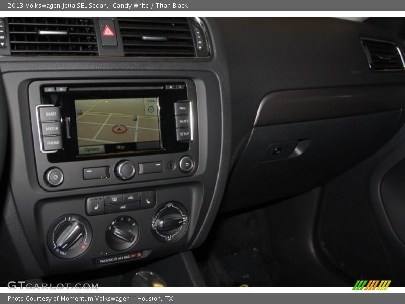 Candy White / Titan Black 2013 Volkswagen Jetta SEL Sedan