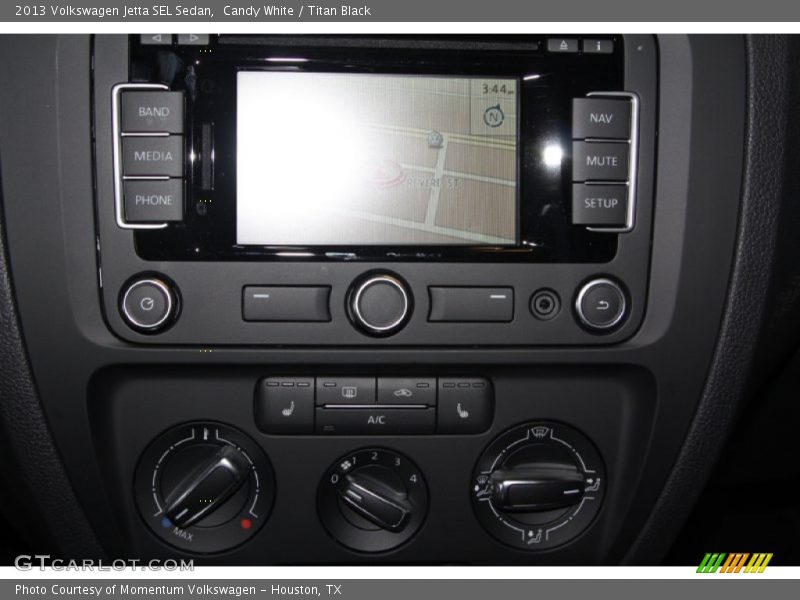 Candy White / Titan Black 2013 Volkswagen Jetta SEL Sedan