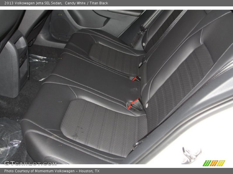 Candy White / Titan Black 2013 Volkswagen Jetta SEL Sedan