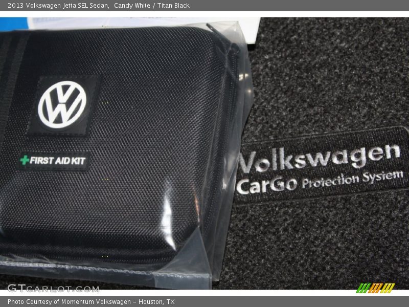 Candy White / Titan Black 2013 Volkswagen Jetta SEL Sedan