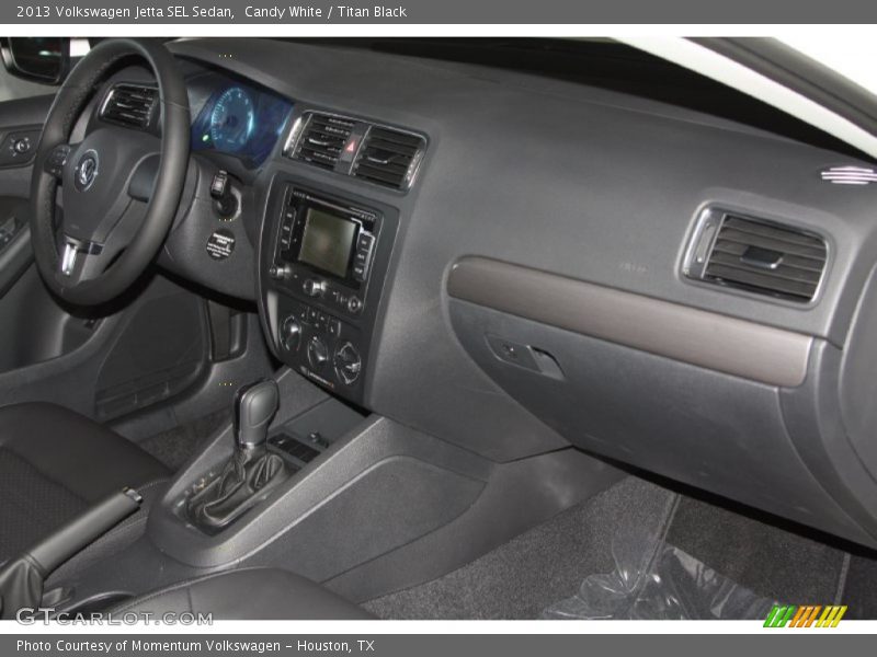 Candy White / Titan Black 2013 Volkswagen Jetta SEL Sedan
