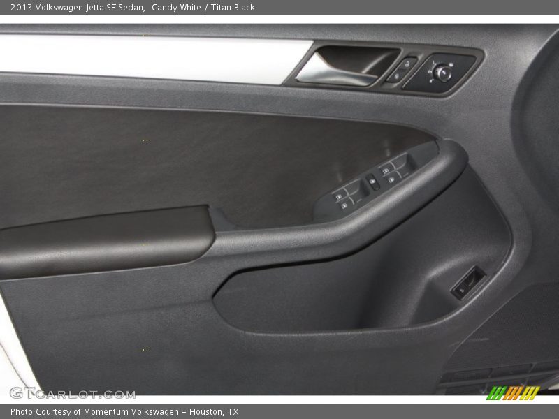 Candy White / Titan Black 2013 Volkswagen Jetta SE Sedan