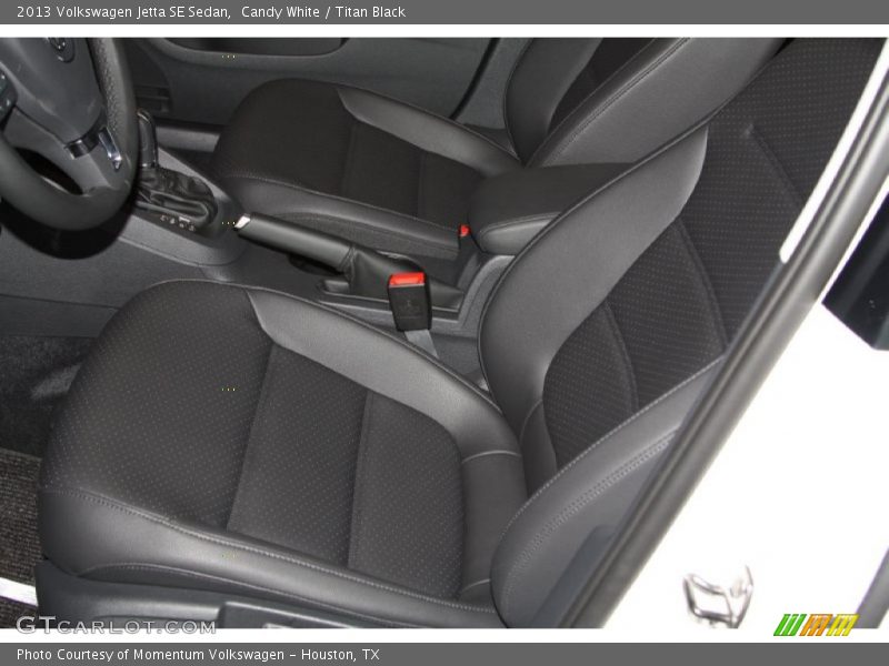 Candy White / Titan Black 2013 Volkswagen Jetta SE Sedan