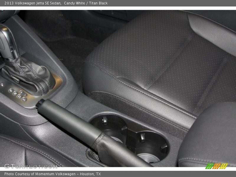 Candy White / Titan Black 2013 Volkswagen Jetta SE Sedan