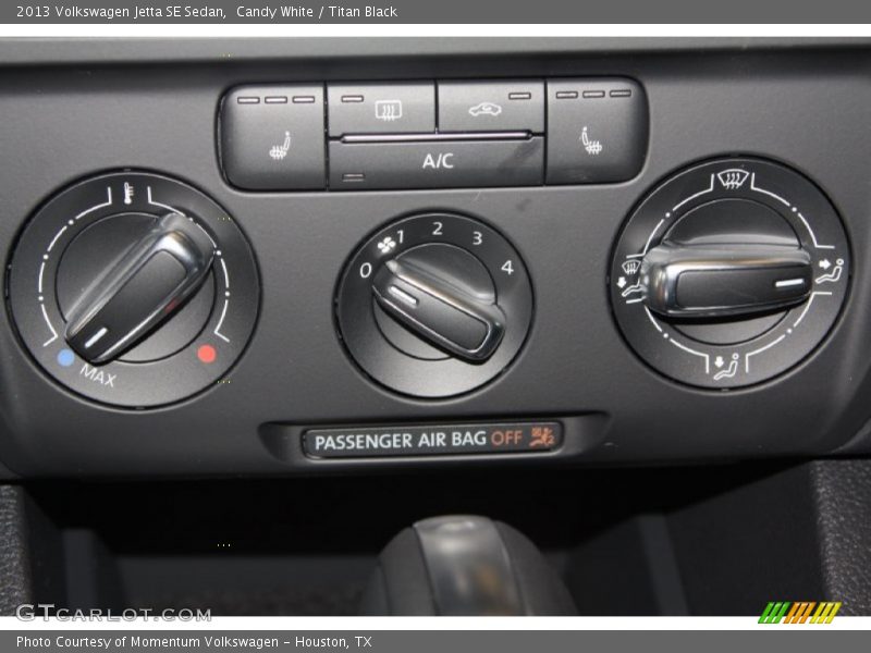 Candy White / Titan Black 2013 Volkswagen Jetta SE Sedan