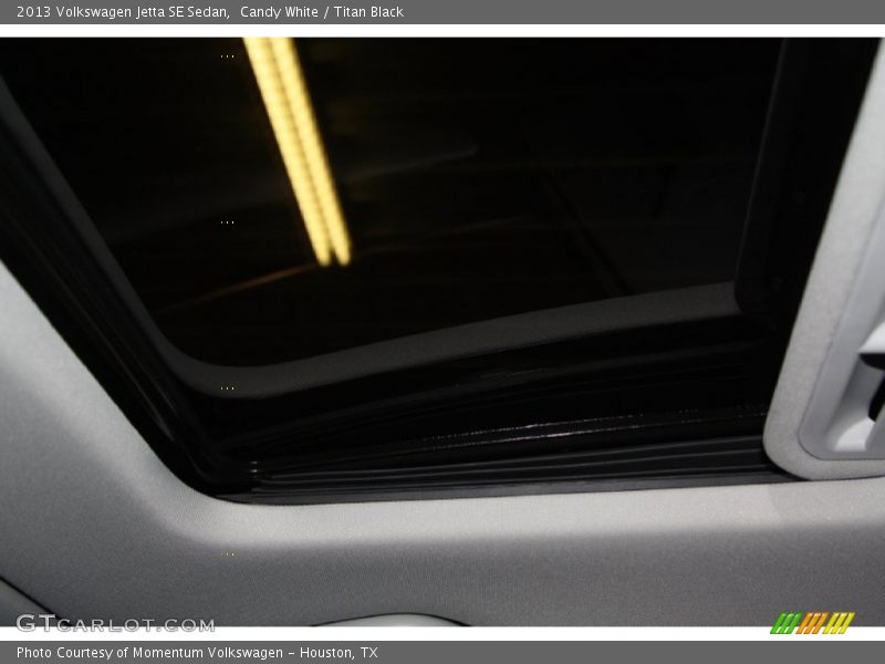 Candy White / Titan Black 2013 Volkswagen Jetta SE Sedan
