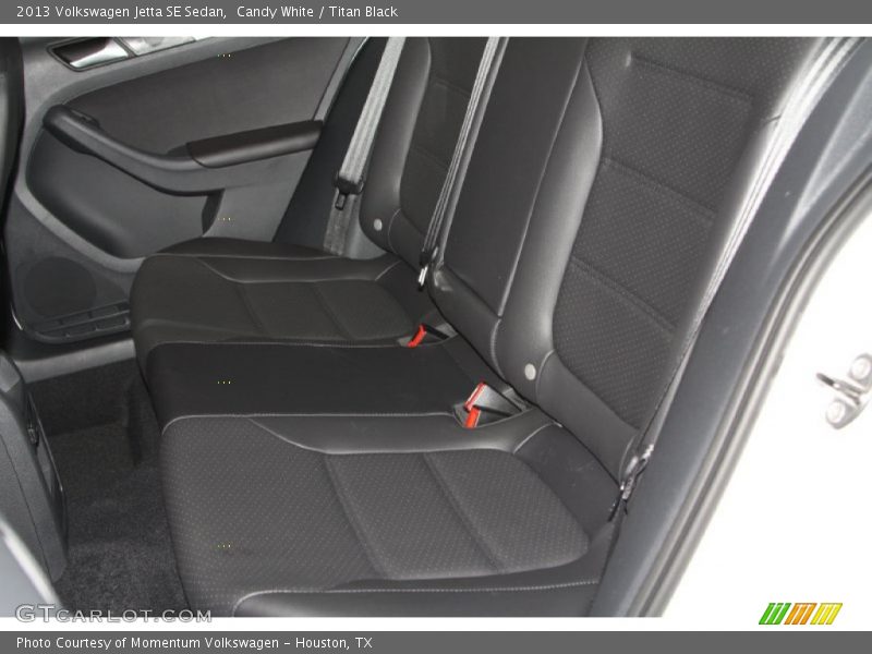 Candy White / Titan Black 2013 Volkswagen Jetta SE Sedan