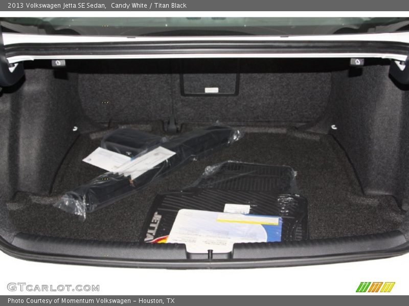 Candy White / Titan Black 2013 Volkswagen Jetta SE Sedan