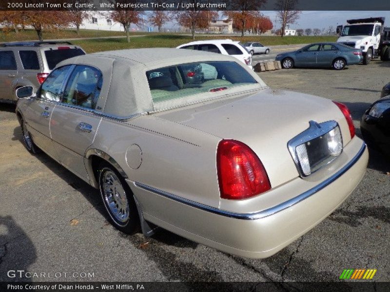 White Pearlescent Tri-Coat / Light Parchment 2000 Lincoln Town Car Cartier