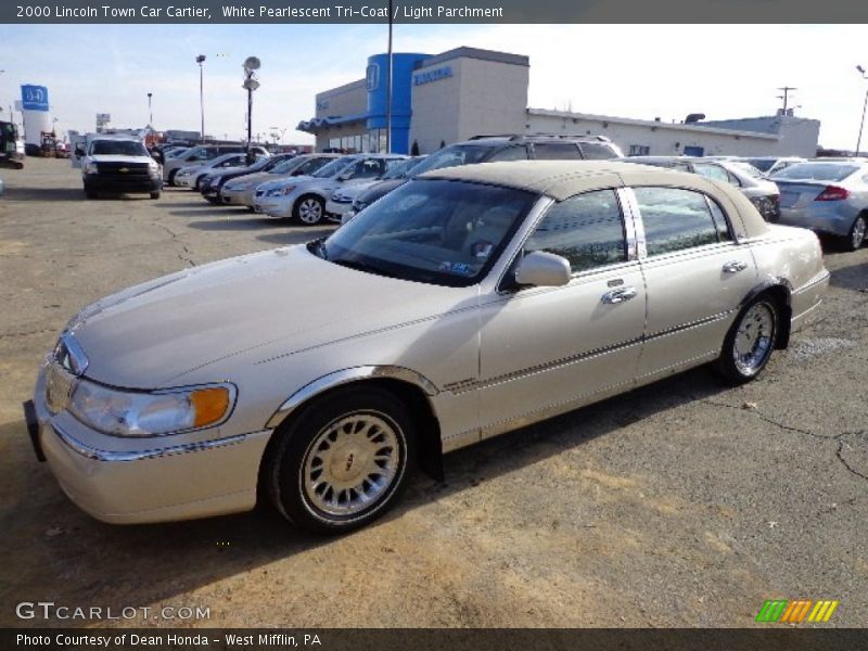 White Pearlescent Tri-Coat / Light Parchment 2000 Lincoln Town Car Cartier