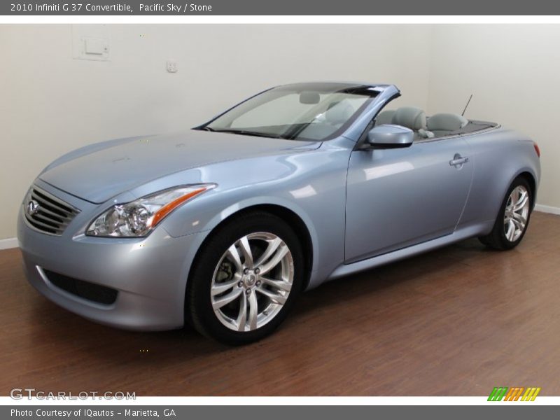 Front 3/4 View of 2010 G 37 Convertible