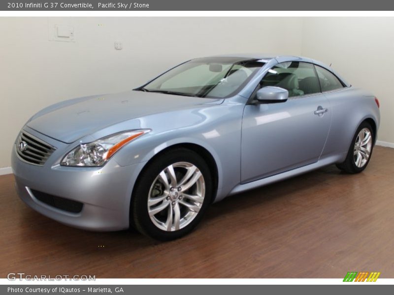 Front 3/4 View of 2010 G 37 Convertible