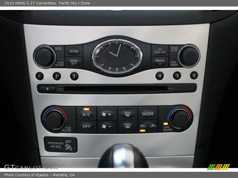 Controls of 2010 G 37 Convertible