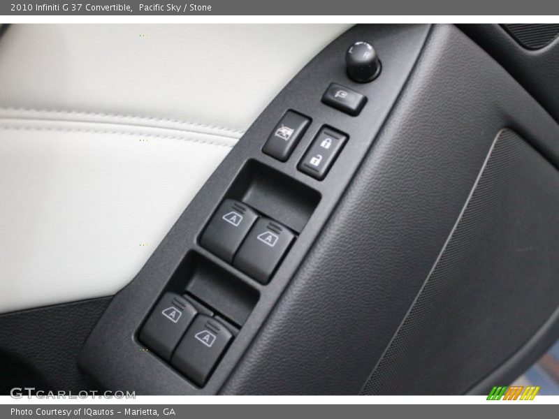 Controls of 2010 G 37 Convertible