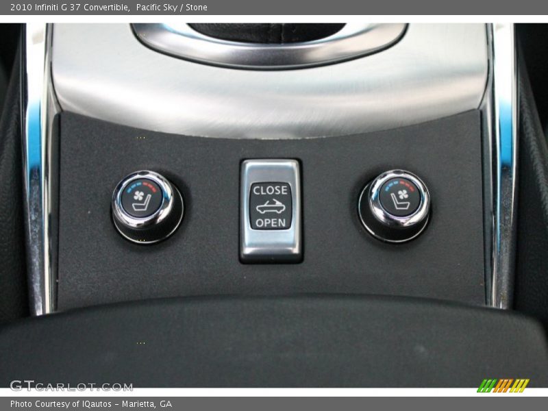 Controls of 2010 G 37 Convertible